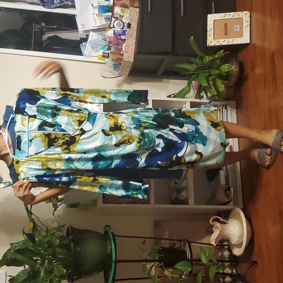 Calvin Klein, size 4, blue, green, and white dress - Picture 3 of 3